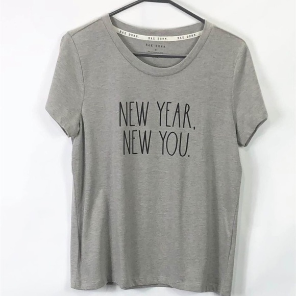 NWT Rae Dunn New Year gray tee T-shirt women’s size medium - Picture 1 of 3